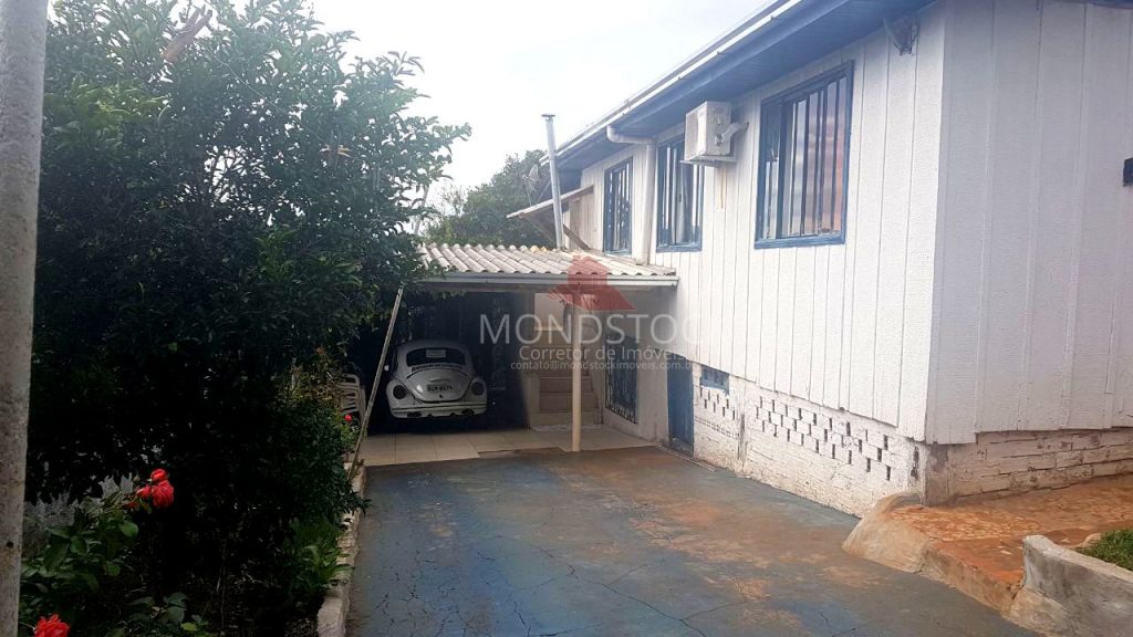 Casa Mista á Venda no Bairro Cristo Rei